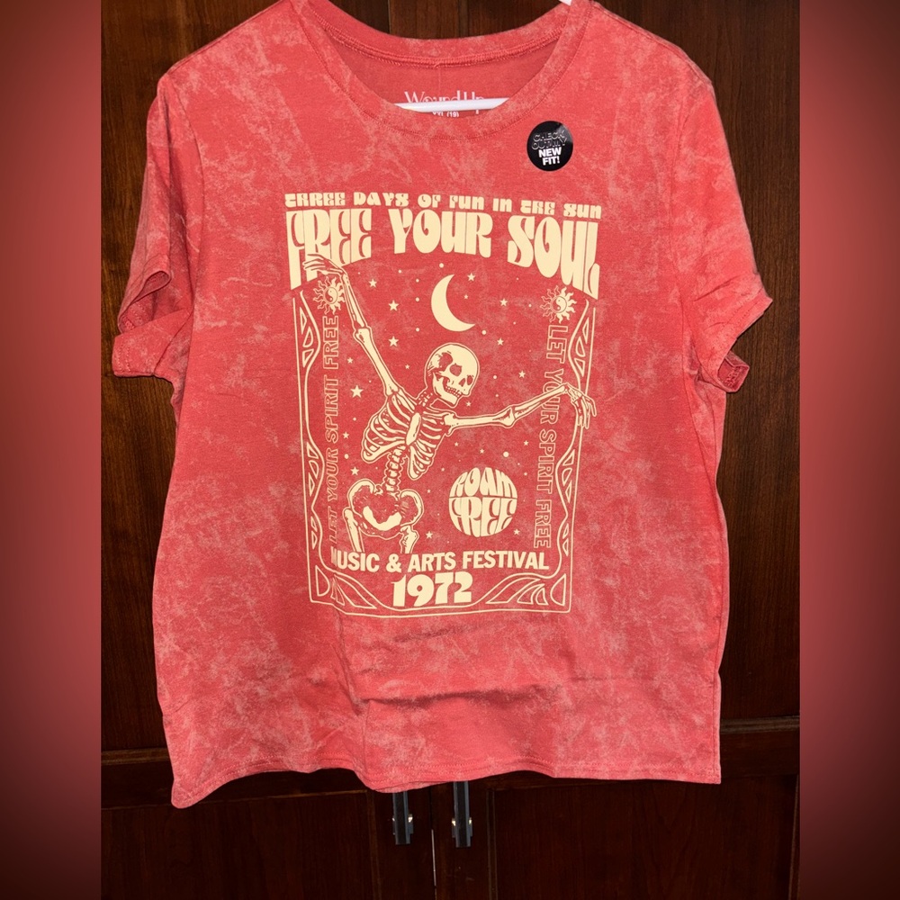 Graphic T Shirt Short Sleeve NWT Juniors Size XXL - Wound Up